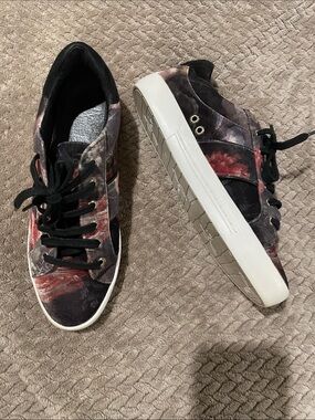 Joie Sneakers